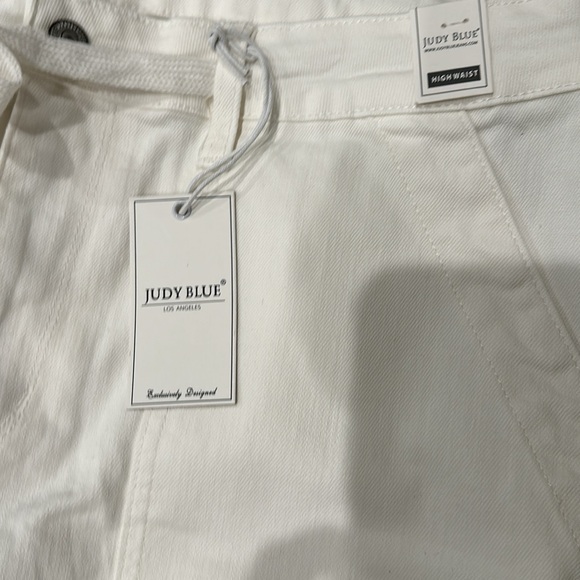 Nwt Judy Blue tie waist with snap and zip. Large pockets and cuffed hem. So cute - Picture 5 of 8